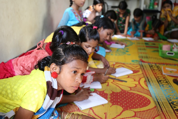 バングラデシュで家事使用として働く少女への教育・職業訓練支援プロジェクト